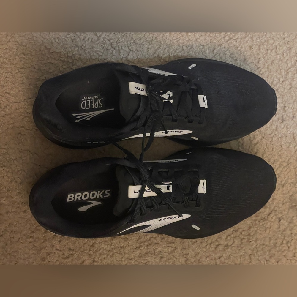 Brooks size 8.5 men’s 10 women’s still in great condition